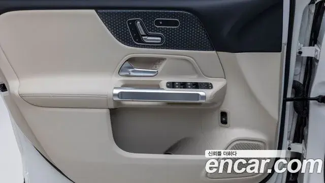 Mercedes-Benz GLB-Class 2025 — Şəkil 15/18