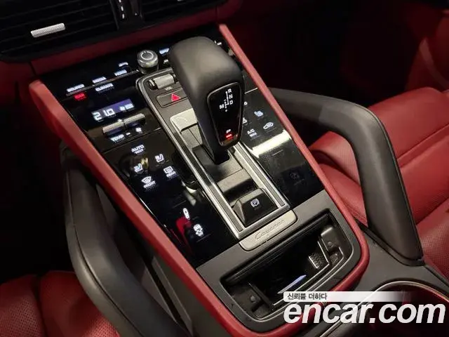 Porsche Cayenne 2023 — Photo 9/20