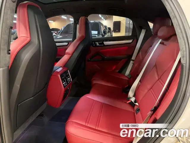 Porsche Cayenne 2023 — Photo 16/20