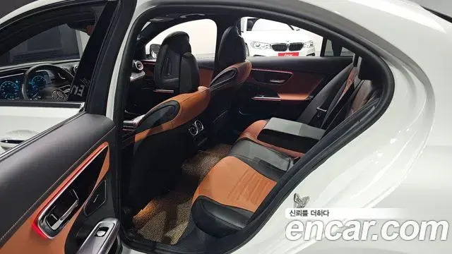 Mercedes-Benz C-Class 2023 — Photo 11/20