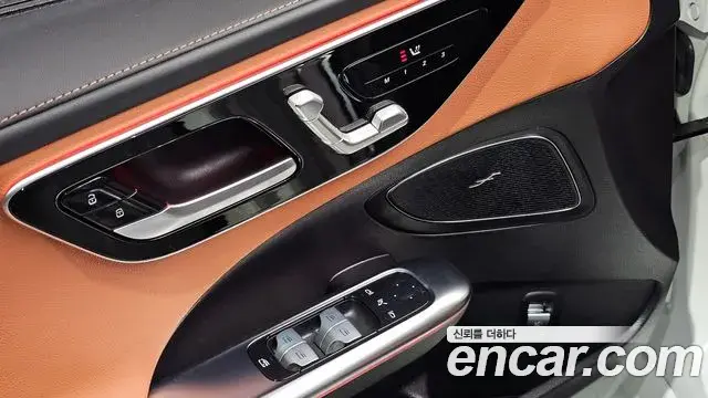 Mercedes-Benz C-Class 2023 — Photo 16/20