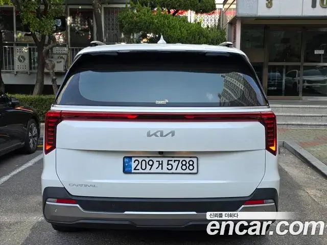 Kia Carnival 2025 — Photo 2/20