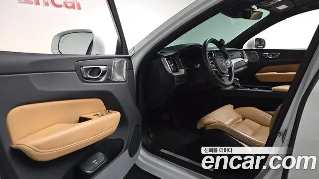 Volvo XC60 2020 — Фото 10/20