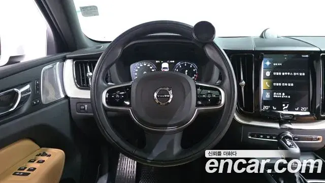 Volvo XC60 2020 — Фото 13/20