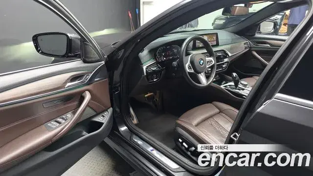 BMW 5 Series 2020 — Photo 10/20