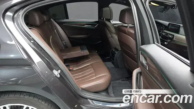 BMW 5 Series 2020 — Photo 11/20