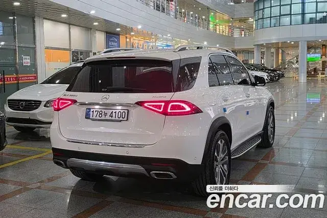 Mercedes-Benz GLE-Class 2021 — Photo 1/20