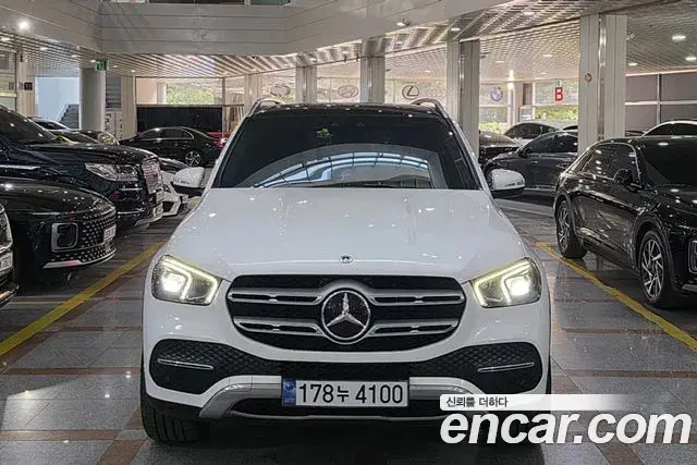 Mercedes-Benz GLE-Class 2021 — Photo 2/20