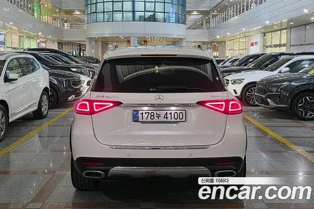Mercedes-Benz GLE-Class 2021 — Photo 3/20