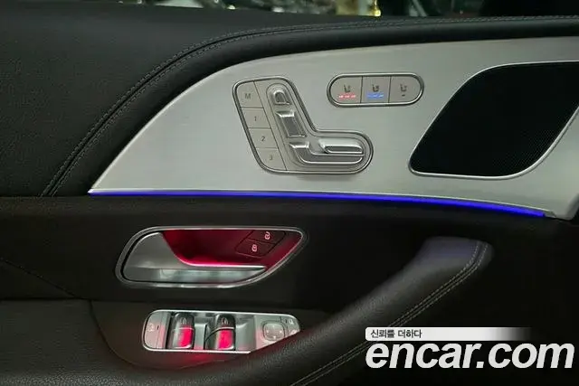 Mercedes-Benz GLE-Class 2021 — Photo 15/20