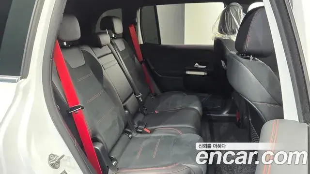 Mercedes-Benz GLB-Class 2022 — Photo 12/20