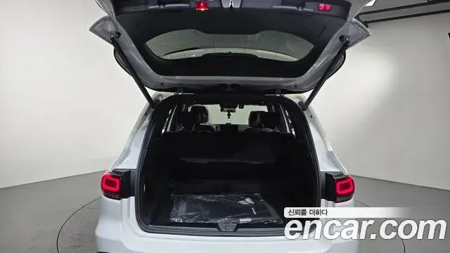 Mercedes-Benz GLB-Class 2022 — Photo 19/20