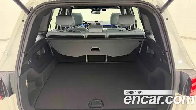Mercedes-Benz GLB-Class 2026 — Фото 13/20