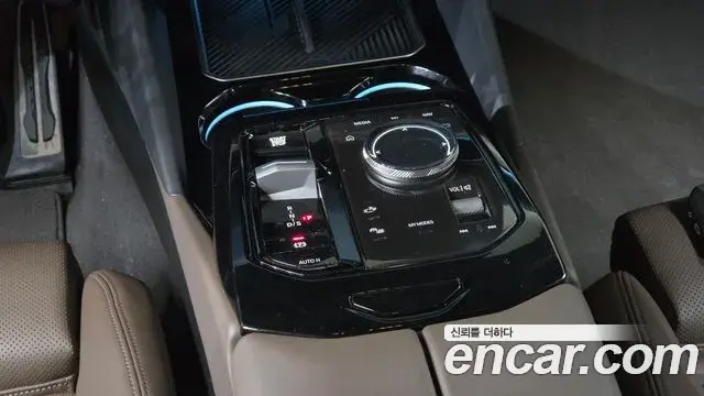 BMW 5 Series 2024 — Photo 9/20