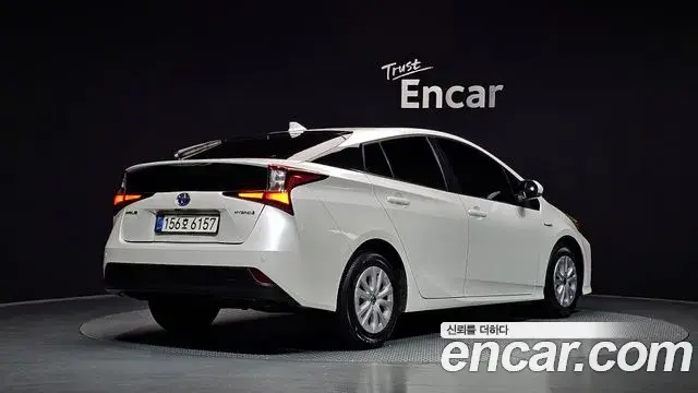 Toyota Prius 2021 — Фото 2/20