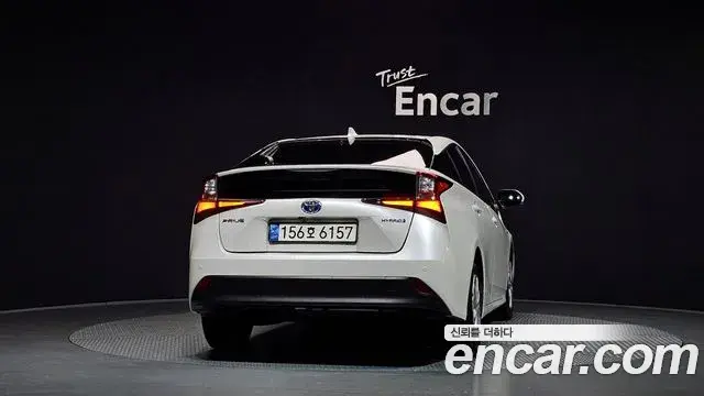 Toyota Prius 2021 — Фото 4/20