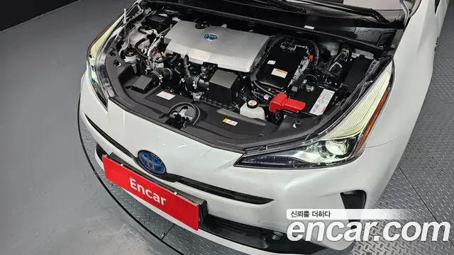 Toyota Prius 2021 — Фото 6/20