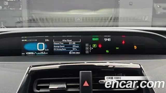 Toyota Prius 2021 — Фото 8/20