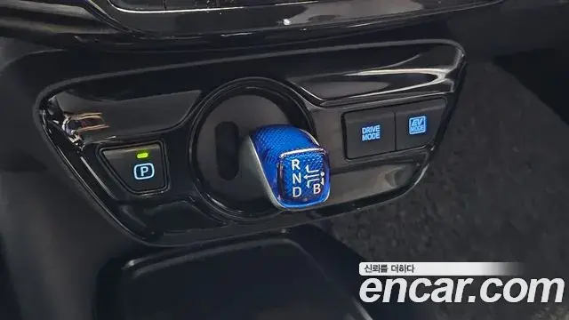 Toyota Prius 2021 — Фото 9/20