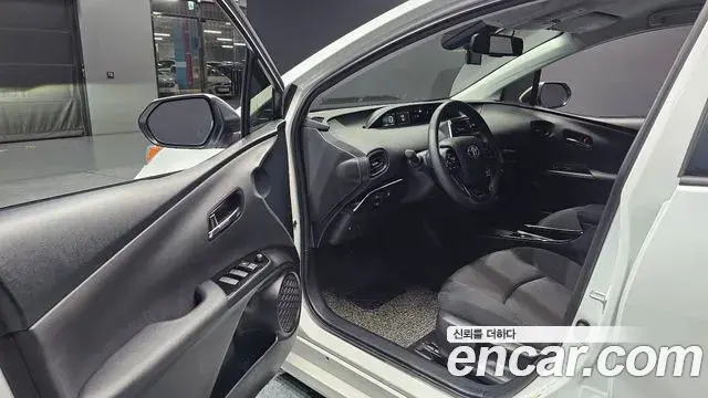 Toyota Prius 2021 — Фото 10/20