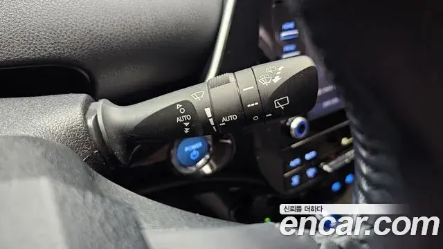 Toyota Prius 2021 — Фото 18/20