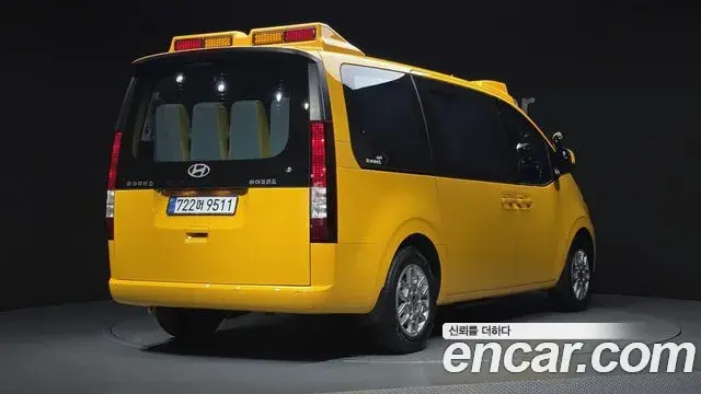 Hyundai Staria 2026 — Photo 2/20