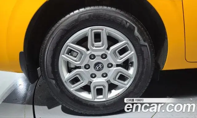 Hyundai Staria 2026 — Photo 5/20