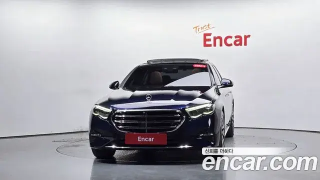 Mercedes-Benz E-Class 2024 — Photo 3/20