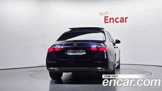 Mercedes-Benz E-Class 2024 — Photo 4/20