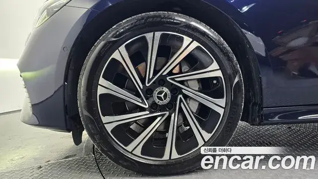 Mercedes-Benz E-Class 2024 — Photo 5/20