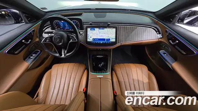 Mercedes-Benz E-Class 2024 — Photo 7/20