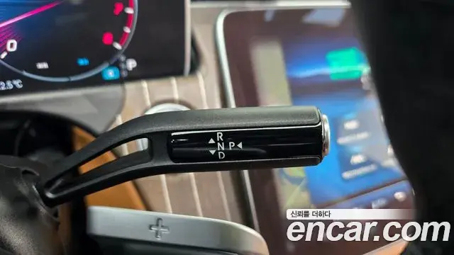 Mercedes-Benz E-Class 2024 — Photo 9/20