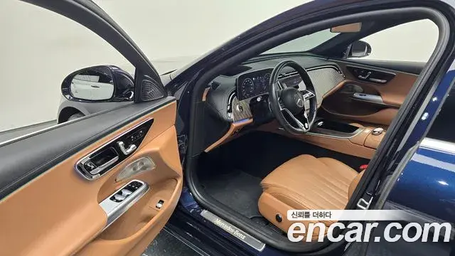 Mercedes-Benz E-Class 2024 — Photo 11/20