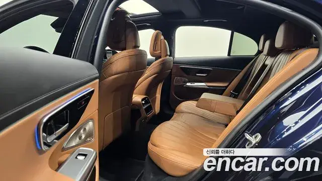 Mercedes-Benz E-Class 2024 — Photo 12/20