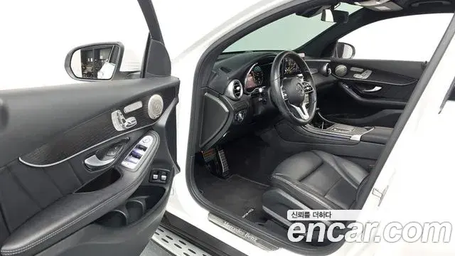 Mercedes-Benz GLC-Class 2021 — Photo 10/20