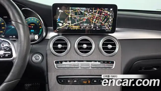 Mercedes-Benz GLC-Class 2021 — Photo 12/20