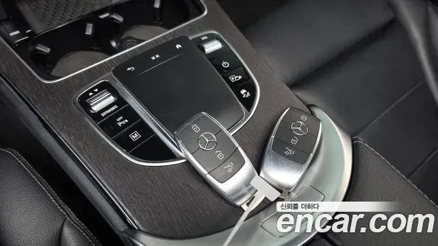 Mercedes-Benz GLC-Class 2021 — Photo 15/20