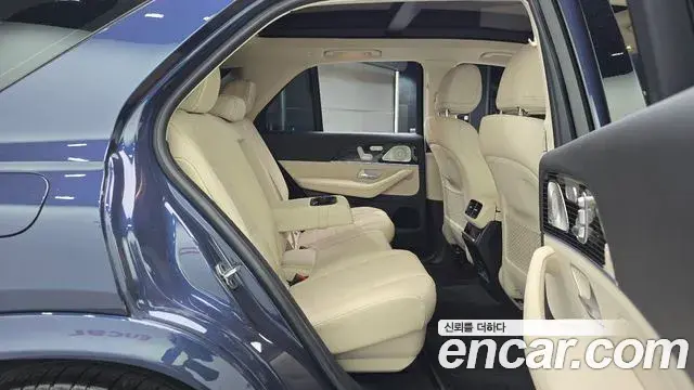 Mercedes-Benz GLE-Class 2023 — Photo 11/20