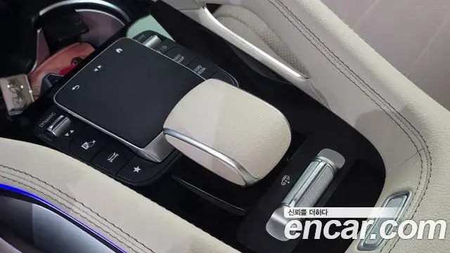 Mercedes-Benz GLE-Class 2023 — Photo 15/20