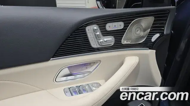 Mercedes-Benz GLE-Class 2023 — Photo 19/20