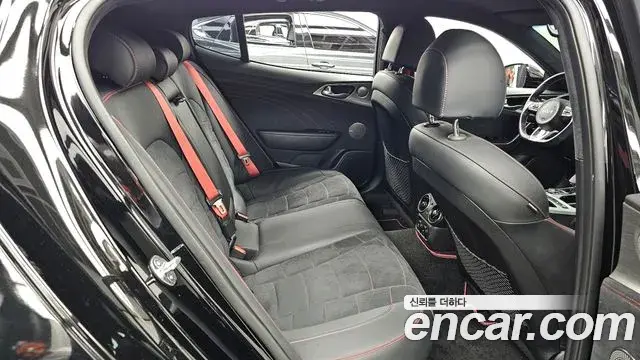 Kia Stinger 2022 — Photo 12/20