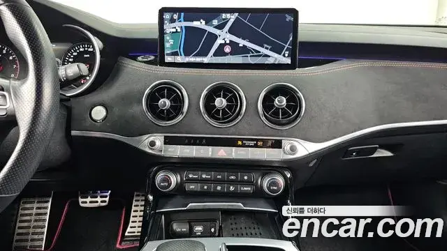 Kia Stinger 2022 — Photo 14/20