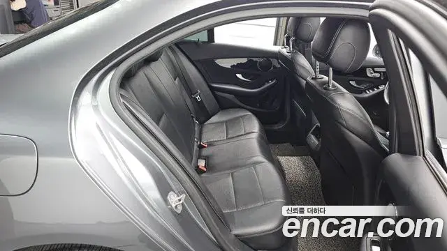 Mercedes-Benz C-Class 2018 — Фото 11/20