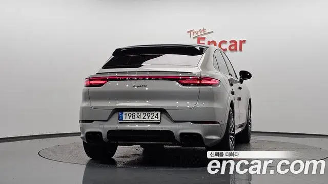 Porsche Cayenne 2023 — Photo 4/20