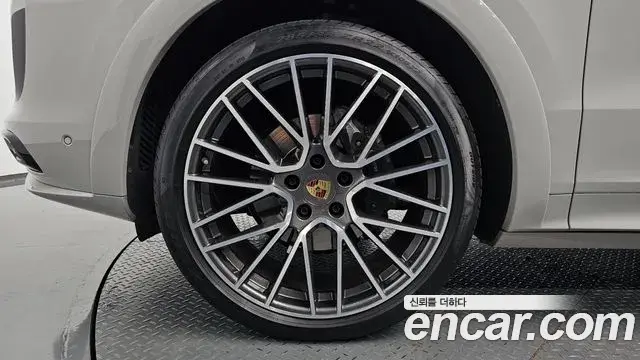 Porsche Cayenne 2023 — Photo 5/20
