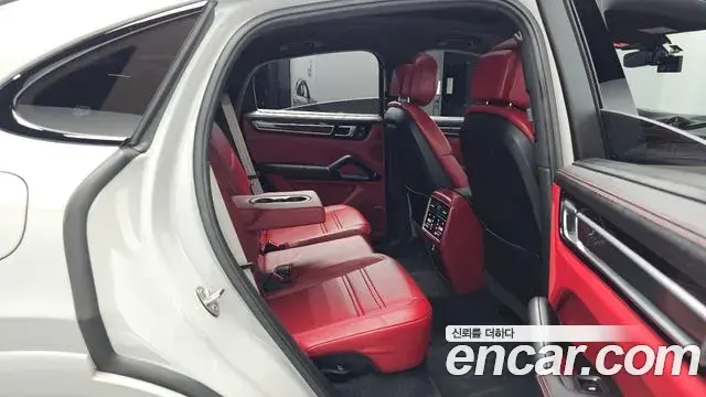 Porsche Cayenne 2023 — Photo 12/20