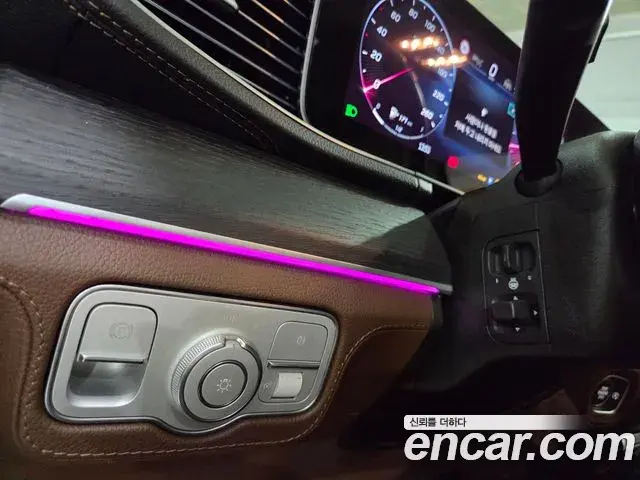 Mercedes-Benz GLE-Class 2023 — Photo 14/19