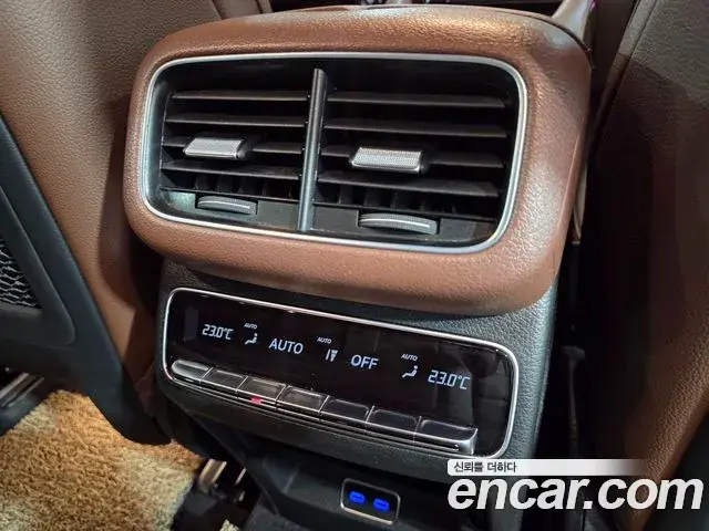 Mercedes-Benz GLE-Class 2023 — Photo 17/19