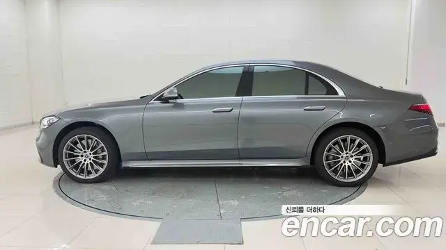 Mercedes-Benz S-Class 2025 — Photo 1/20