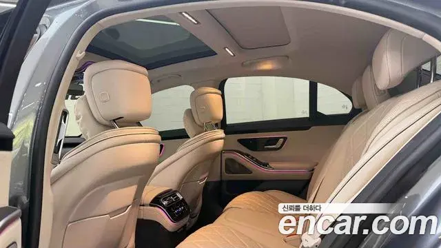 Mercedes-Benz S-Class 2025 — Photo 19/20
